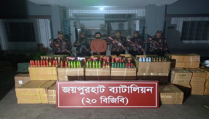 জয়পুরহাটে অর্ধকোটির যৌন উত্তেজক সিরাপ জব্দ, আটক ১