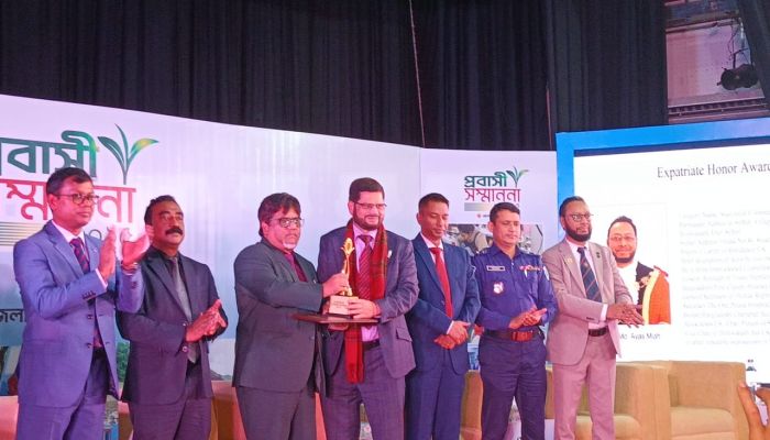 কমিউনিটি লিডার হিসেবে রাষ্ট্রীয় “প্রবাসী সম্মাননা ২০২৫” পেলেন ড. ওয়ালী তছর উদ্দিন এমবিই,জেপি