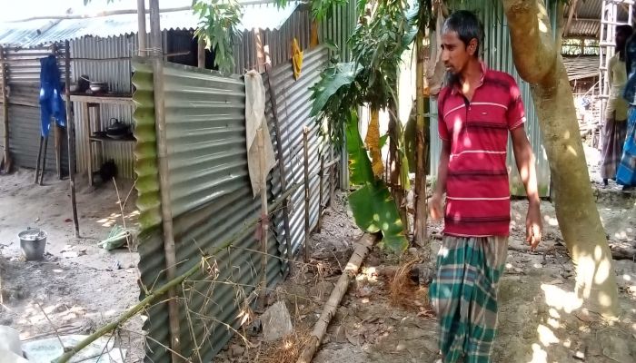 পাঁচবিবিতে জোড়পূর্বক জমি দখল করে বেড়া নির্মাণ, পুলিশি বাধায় বন্ধ