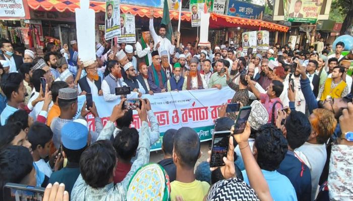 বিভেদ ভুলে শান্তি-সমৃদ্ধির রাঙ্গুনিয়া গড়ার অঙ্গীকার: রোয়াজারহাটে ইকবাল হাছানের বিশাল জনসভা