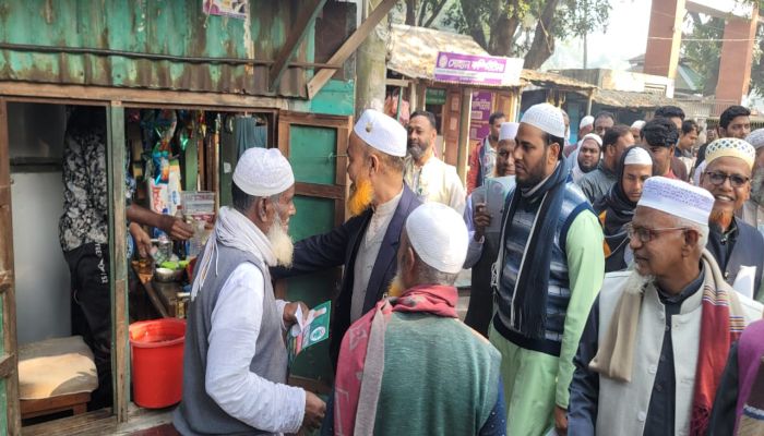 সিংড়ায় জামায়াত প্রার্থী প্রফেসর সাইদুর রহমানের গণসংযোগ