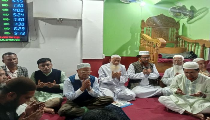 দাগনভূঞায় বেগম খালেদা জিয়ার সুস্থতা ও ওসমান হাদির রুহের মাগফিরাত কামনায় মিন্টুর দোয়া মাহফিল