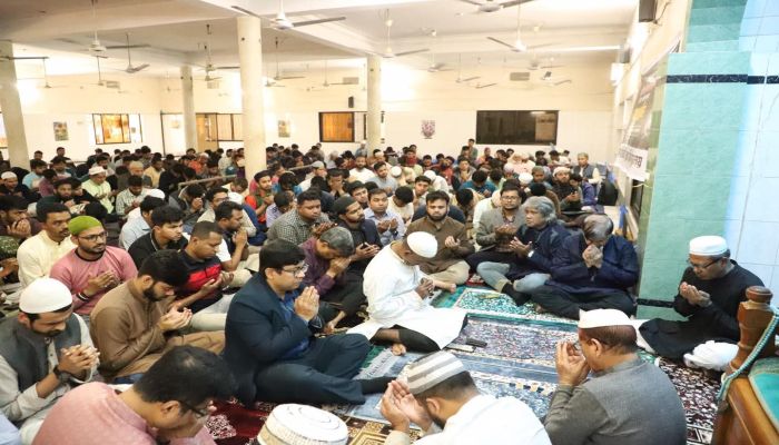 জবিতে শহীদ ওসমান হাদির রূহের মাগফিরাত কামনায় দোয়া মাহফিল