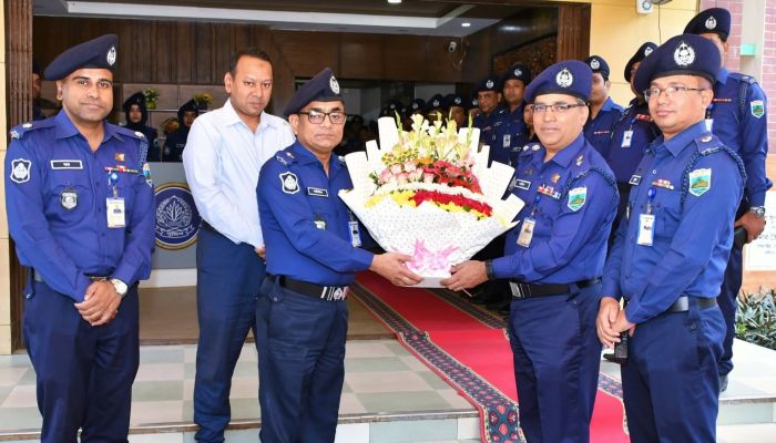 নওগাঁয় পেল একজন মানবিক ও জনবান্ধব পুলিশ সুপার