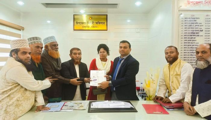 রাঙ্গুনিয়ায় বৃহত্তর সুন্নী জোটের পক্ষে মোমবাতি প্রতীকে মনোনয়নপত্র সংগ্রহ