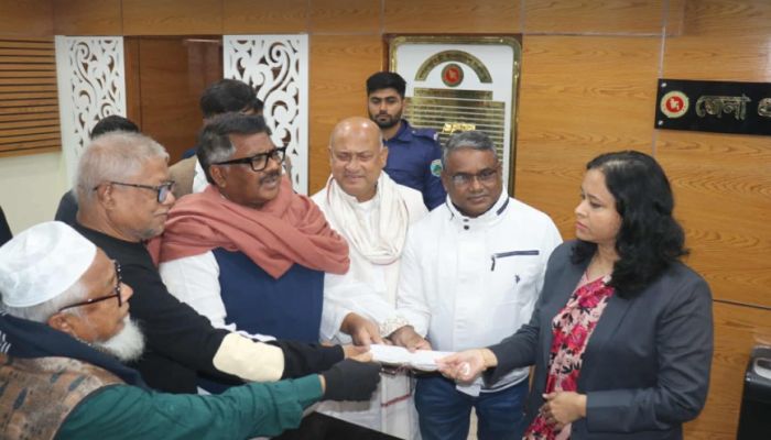 নাটোর ২ আসনের বিএনপি মনোনিত প্রার্থী দুলুর মনোনয়ন পত্র জমা