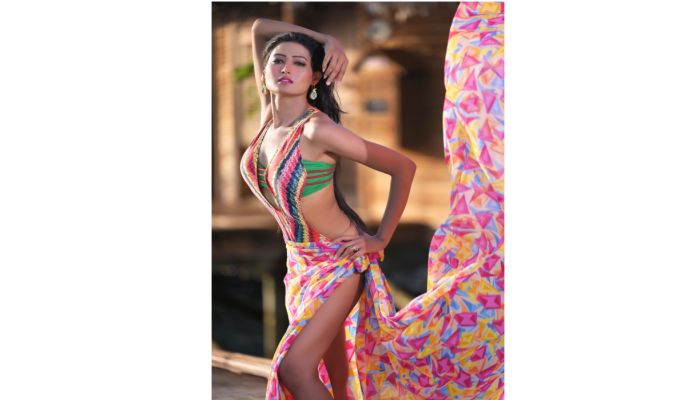 অপেক্ষায় চিত্রনায়িকা অধরা খান 