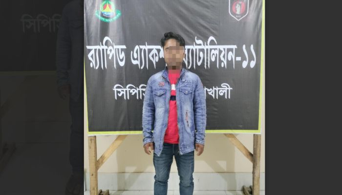 নোয়াখালীতে যুবককে কুপিয়ে হত্যা, শীর্ষ সন্ত্রাসী দেলু গ্রেপ্তার