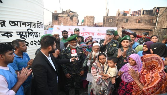 “দুর্যোগে মানুষের পাশে”—কড়াইলে নিরাপদ পানির ব্যাবস্থার উদ্বোধন করল আনসার-ভিডিপি