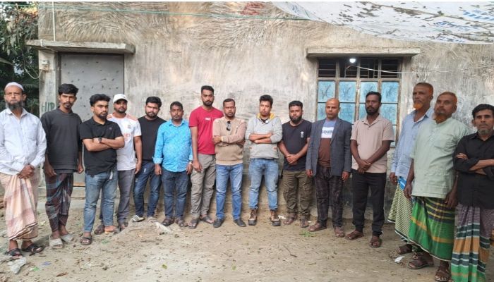 দুধ দিয়ে গোসল করে রাজনীতি ছাড়া যুবদল নেতা হোসেন পুনরায় ফিরলেন রাজনিতিতে