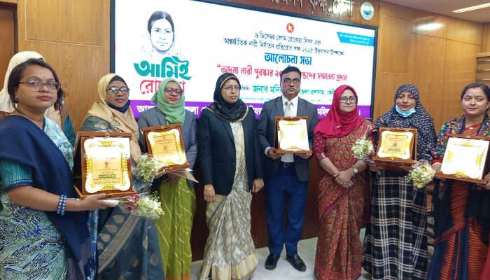বেগম রোকেয়া দিবসে ফেনীতে পাঁচ অদম্য নারীকে সম্মাননা প্রদান  