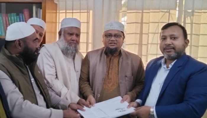 লক্ষ্মীপুর-২ আসনে জামায়াত প্রার্থী মাস্টার রুহুল আমিন ভুইঁয়ার মনোনয়নপত্র সংগ্রহ