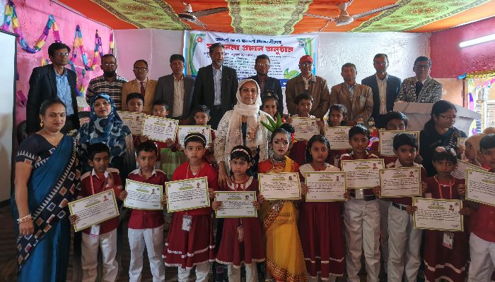 পিরোজপুরে আদর্শ মা ও আদর্শ শিক্ষার্থীদের সংবর্ধনা প্রদান