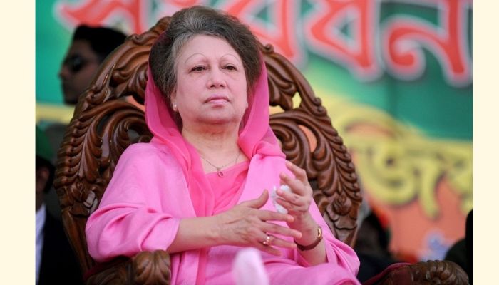 বেগম খালেদা জিয়াকে দেখতে এভারকেয়ারে ব্রিটিশ হাইকমিশনার