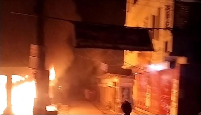 ‎নোয়াখালীতে আগুনে পুড়লো ৯টি দোকান 