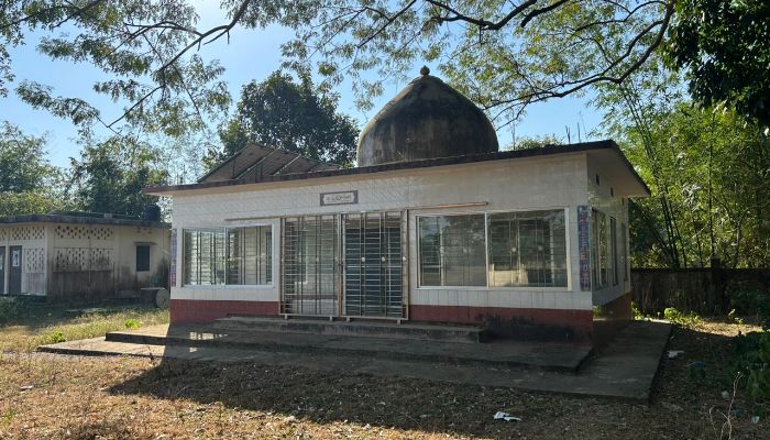 স্মৃতিসৌধ মসজিদে এক যুগ ধরে নামাজ বন্ধ