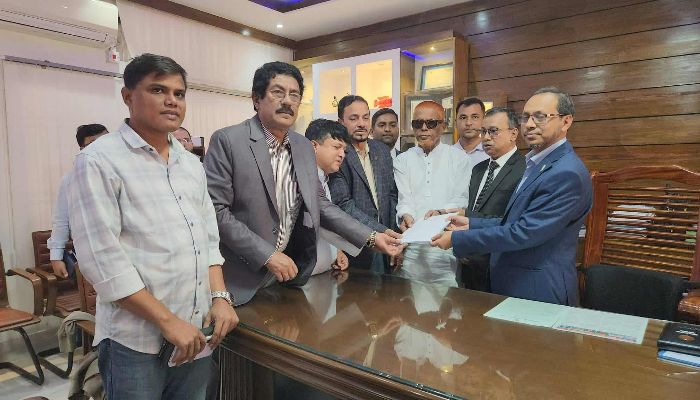 কক্সবাজার–৩ আসনে বিএনপির মনোনয়ন ফরম সংগ্রহ