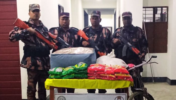 সীমান্তে ১৫ বিজিবি’র বিশেষ  অভিযানে: ভারতীয় গরু ও অন্যান্য মালামাল জব্দ