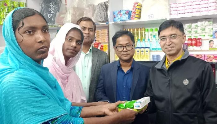 জমি-দোকান পেল তৃতীয় লিঙ্গের দুই বোন