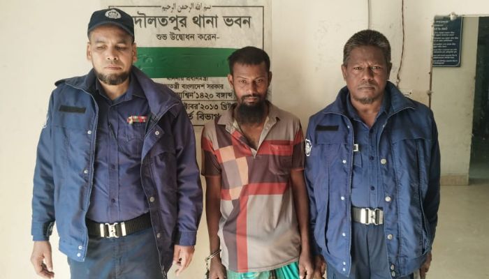 মাদ্রাসা ছাত্রীকে ধর্ষণের অভিযোগে দৌলতপুরে গ্রেফতার ১ 