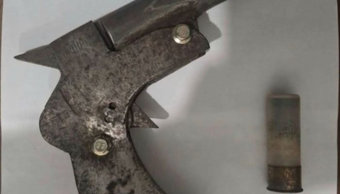 চুনারুঘাটে পরিত্যক্ত অবস্থায় দেশীয় পিস্তল উদ্ধার