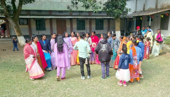 ফুলবাড়ীতে ব্যাপক উৎসাহ উদ্দীপনায় বড়দিন পালিত, গীর্জায় গীর্জায় বড়দিনের প্রার্থনা