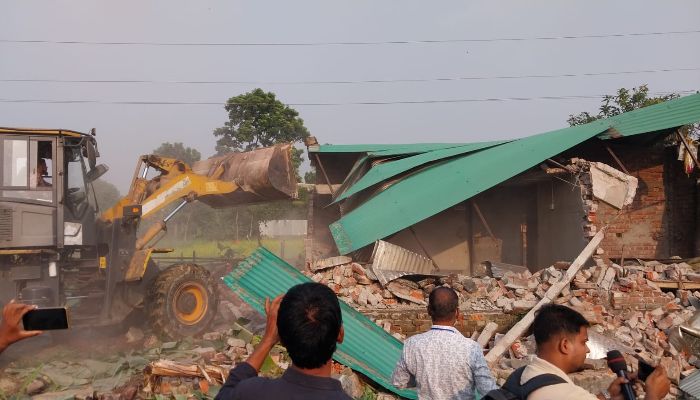 ৭৫ বছর পর অবৈধ দখলদারদের উচ্ছেদ