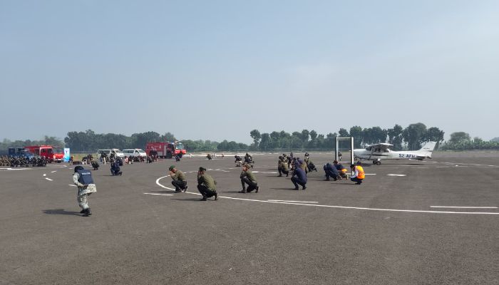 রাজশাহী বিমানবন্দরে যৌথ নিরাপত্তা মহড়া