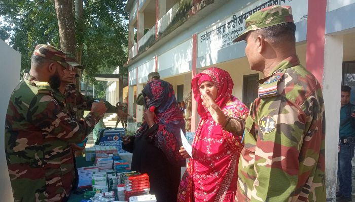 সেনাবাহিনীর আয়োজনে ফ্রি মেডিকেল ক্যাম্প ও শীতবস্ত্র বিতরণ