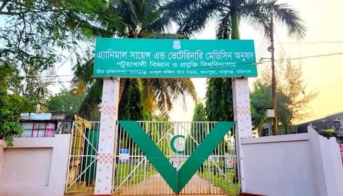 পবিপ্রবিতে অচল প্রজেক্টর সাউন্ডহীন ক্লাসে শিক্ষার্থীদের দুর্ভোগ