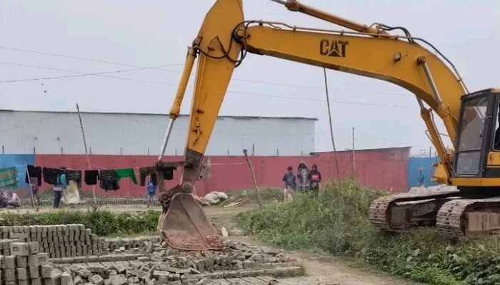 মানিকগঞ্জে পাঁচটি অবৈধ ইটভাটায় মোবাইল কোর্ট, জরিমানা ও উচ্ছেদ