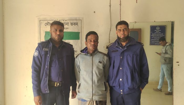 দৌলতপুরে যাবজ্জীবন সাজাপ্রাপ্ত পলাতক আসামি জামু গ্রেফতার