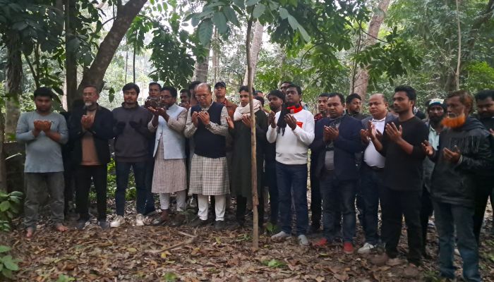 নড়াইলের প্রয়াত সাবেক দু'জন এমপির কবর জিয়ারত করলেন নড়াইল-২ আসনে বিএনপি মনোনীত প্রার্থী এ জেড এম ফরিদুজ্জামান ফরহাদ 