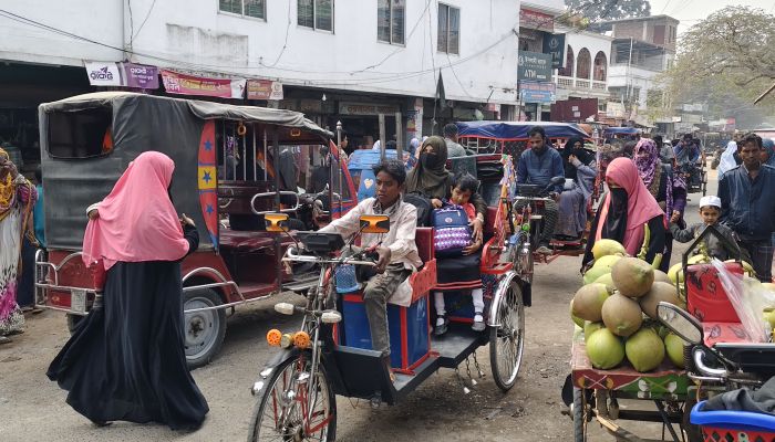 দখল ও দোকান সম্প্রসারণে যানজট, প্রশাসন নীরব!