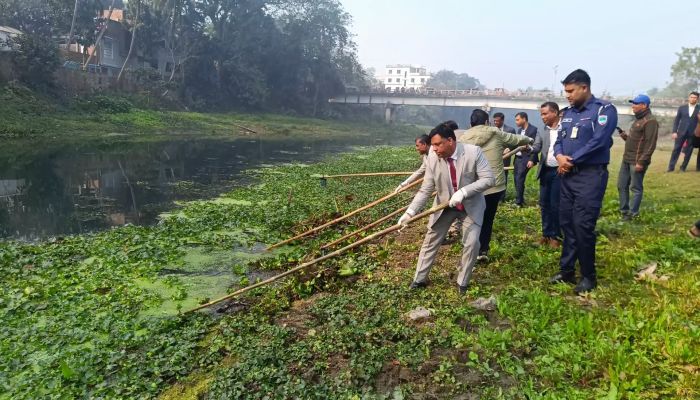 ঝিনাইদহে নবগঙ্গা নদীর পরিচ্ছন্নতা অভিযান শুরু