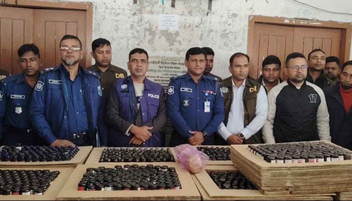 রংপুরে পিকআপ ভ্যানসহ বিপুল পরিমাণ মাদকদ্রব্য উদ্ধার: চালক পলাতক
