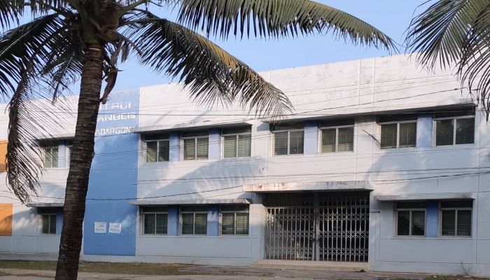 এসএসসি ফরম পূরণে অতিরিক্ত ফি আদায়ের অভিযোগ: বোর্ডে লিখিত অভিযোগ দেওয়ার পরামর্শ শিক্ষা কর্মকর্তার