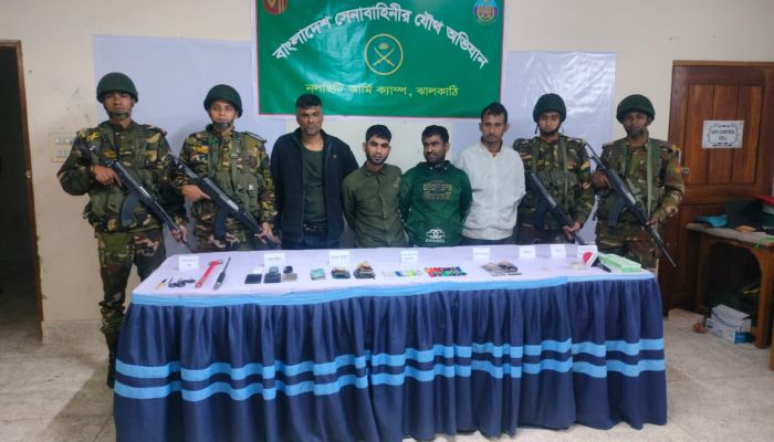 নলছিটিতে যৌথবাহিনীর অভিযানে মাদকসহ আটক -৪