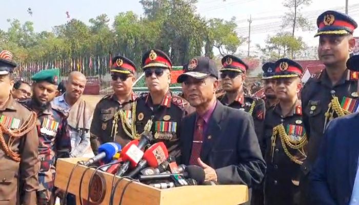 অন্য দেশে পালিয়ে দেশের বিরুদ্ধে হুমকি-ধমকি কোন ভ্যালু নাই- স্বরাষ্ট্র উপদেষ্টা