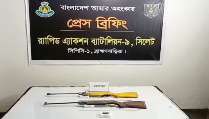 র‌্যাবের অভিযানে ব্রাহ্মণবাড়িয়া থেকে গুলিসহ ২টি এয়ারগান উদ্ধার
