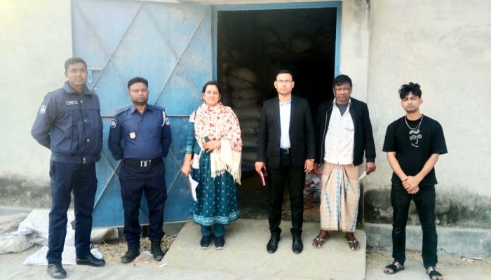 রামপালে পাটজাত মোড়ক ব্যাবহার না করায় মিলারকে ১০ হাজার টাকা জরিমানা