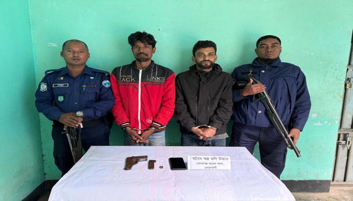 নোয়াখালীতে আবাসিক হোটেল থেকে বিদেশী পিস্তলসহ গ্রেপ্তার ২