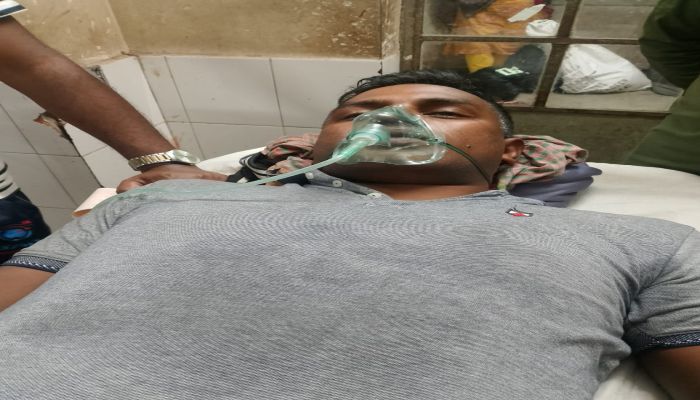 ময়মনসিংহ মেডিকেল কলেজ হাসপাতালে অগ্নিকাণ্ড: শিশু ও রোগীদের প্রাণ বাঁচাতে গিয়ে অসুস্থ ২ আনসার সদস্য