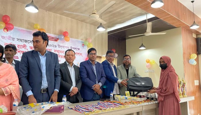 বান্দরবানের পাহাড়ি জনপদে উষ্ণতা ছড়াল ব্র্যাক ব্যাংকের কর্মীরা  সপ্তাহব্যাপী উদ্যোগে সংগ্রহ করা হলো ৪০০-এরও বেশি শীতবস্ত্র