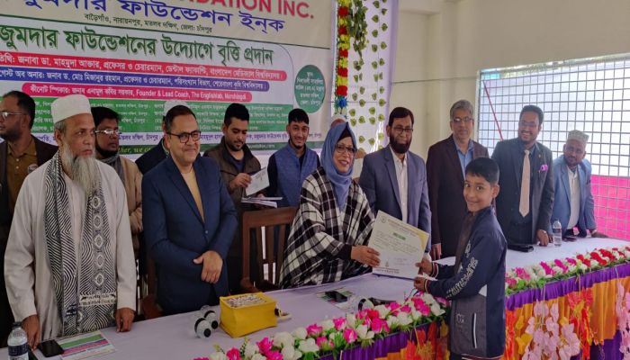 মতলবে ৫ শতাধিক দরিদ্র ও মেধাবী শিক্ষার্থীদের মাঝে বৃত্তি প্রদান