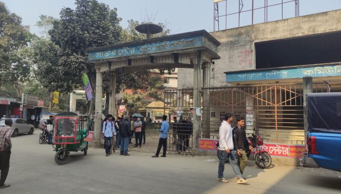 থানার কাছেই মৃত্যুপুরী খ্যাত সাভার পৌর কমিউনিটি সেন্টারে জোড়া লাশ উদ্ধার 