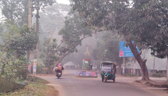 কুড়িগ্রামে কয়েকদিনে শীত ও ঠান্ডায় স্থবির হয়ে পড়েছে জনজীবন।