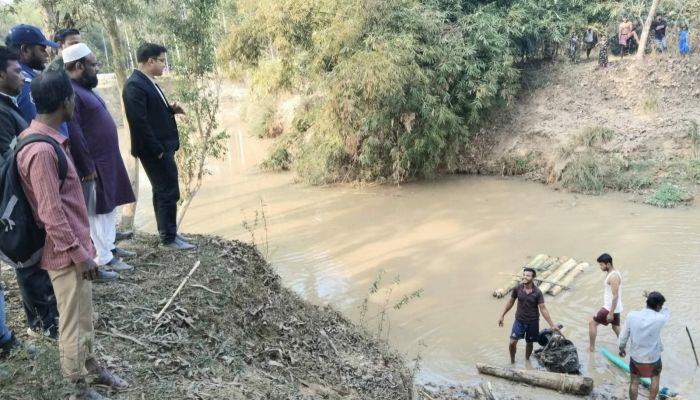 চুনারুঘাটে অবৈধ বালু উত্তোলনের বিভিন্ন সরঞ্জাম জব্দ 