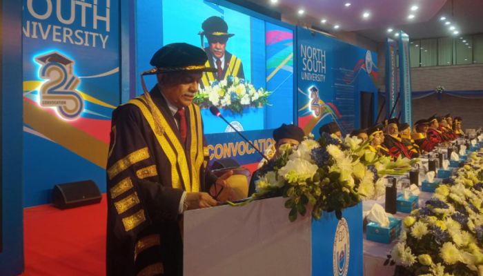 ‘এনএসইউ গ্র্যাজুয়েটরা বৈশ্বিক প্রতিযোগিতায় বাংলাদেশের প্রতিনিধিত্ব করছে’