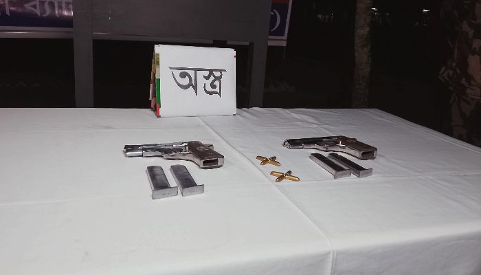 দৌলতপুর সীমান্তে অস্ত্র, ম্যাগাজিন ও তাজা গুলি উদ্ধার